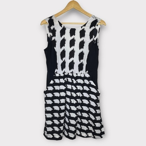 UO Silence & Noise Black and White Sleeveless Patterned Sheath Dress w pockets 2